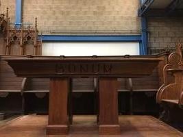 Altar. Measures Without Podium en Oak wood, Belgium 20th century