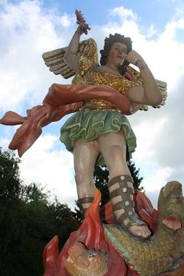 Angel Statue en hand-carved wood polychrome, Southern Germany 20th century