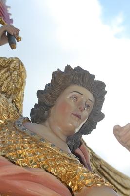 Angel Statue en hand-carved wood polychrome, Southern Germany 20th century