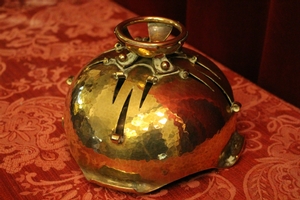 Altar - Bell. Hand Hammered style ART - DECO en Brass / Bronze, Dutch 20th century (Anno 1930)