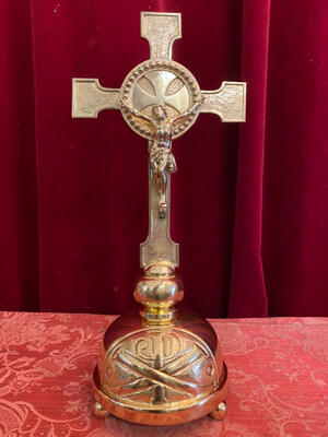 Altar - Cross style art - deco en Brass / Bronze / Polished and Varnished, Belgium  20 th century ( Anno 1930 )