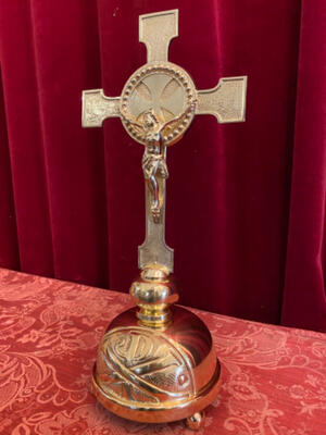 Altar - Cross style art - deco en Brass / Bronze / Polished and Varnished, Belgium  20 th century ( Anno 1930 )