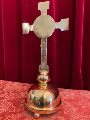 Altar - Cross style art - deco en Brass / Bronze / Polished and Varnished, Belgium  20 th century ( Anno 1930 )