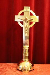 Altar - Cross style ART - DECO en Brass / Polished / New Varnished, Belgium 20th century (Anno 1930)