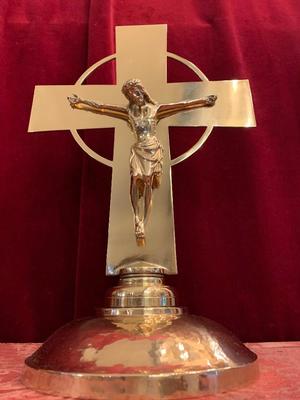 Altar - Cross style ART - DECO en Brass / Bronze / Polished and Varnished, Dutch 20th century (Anno 1930)