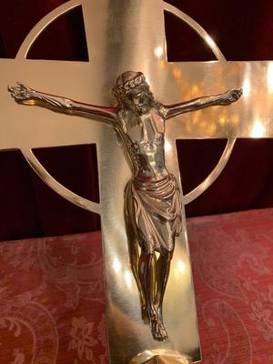 Altar - Cross style ART - DECO en Brass / Bronze / Polished and Varnished, Dutch 20th century (Anno 1930)