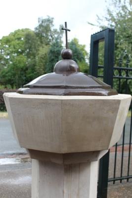 Baptismal Font Weight 550 Kgs. en Natural Stone Travertine / Brass, Dutch 20th century (anno 1930 )