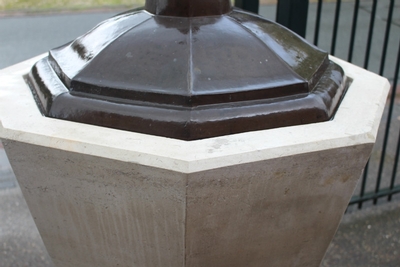 Baptismal Font Weight 550 Kgs. en Natural Stone Travertine / Brass, Dutch 20th century (anno 1930 )