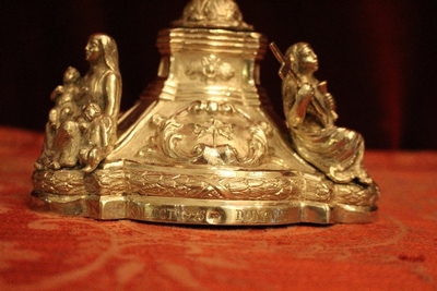 Exceptional Chalice With Paten And Original Case. Weight: 954 Gram.3  Silver Images As Nodus And Full Silver Imaginations Of Faith, Hope And Love On The Base. style Baroque en full silver, 19th century ( anno 1840 )