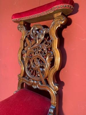 Kneeler style Baroque en Walnut / Red Velvet, Belgium 18th century ( Anno 1850 )