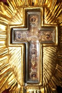 Reliquary / Relic Of The True Cross / Relics: St. Leopoldus. St. Joannis Babtist. St. Anna. St. Bernardus style Baroque en FULLY HAND-CARVED TIMBER RELIQUARY. LIMEWOOD GILT. , Northern - Italy 18 th century