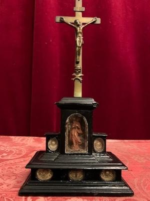 Small Reliquary - Home - Altar Relic Of The True Cross. Relics : St. Benedicti. St. Bernardi. St. Eligii. St. Giuelmi. Tiny Wooden St. Mary Image. style Baroque en Wood / Bronze / Glass, Italy 18 th Century