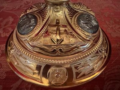 Chalice style Baroque - Style en Full - Silver / Gilt / Medallions /  Silver Marks Present, France 19 th century ( Anno 1845 )