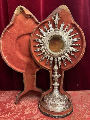 Exceptional Monstrance Museum Piece, Fully Hand - Made In Solid Silver style Baroque - Style en Full - Silver / Glass / Fully Hand - Made Silver Figure of St. John Baptist, Italy  17 / 18th Century