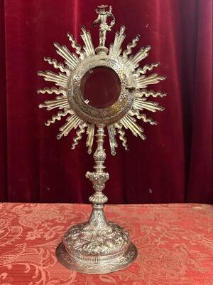 Exceptional Monstrance Museum Piece, Fully Hand - Made In Solid Silver style Baroque - Style en Full - Silver / Glass / Fully Hand - Made Silver Figure of St. John Baptist, Italy  17 / 18th Century