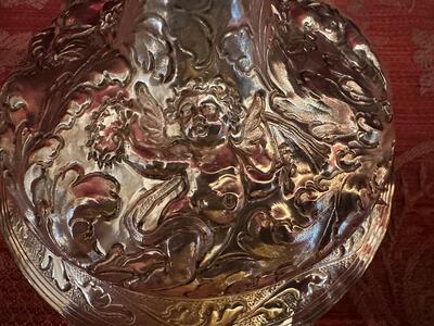 Exceptional Monstrance Museum Piece, Fully Hand - Made In Solid Silver style Baroque - Style en Full - Silver / Glass / Fully Hand - Made Silver Figure of St. John Baptist, Italy  17 / 18th Century