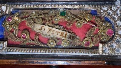 Exceptional Reliquary - Relic Ex Ossibus  St. Peter Apostle style Baroque - Style en Wood / Silver / Glass / Wax Seal / Brocade Hand - Work, Belgium 18 th century ( Anno 1725 )