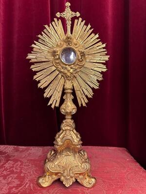 Monstrance With Original Case & Silver Lunula style Baroque - Style en Brass Gilt / Glass / Silver , France 19 th century ( Anno 1850 )