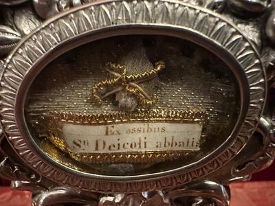 Reliquary  style Baroque - Style en Full - Silver / Polisched & Varnished / Silver Marks Present / Glass , Belgium  18 th century