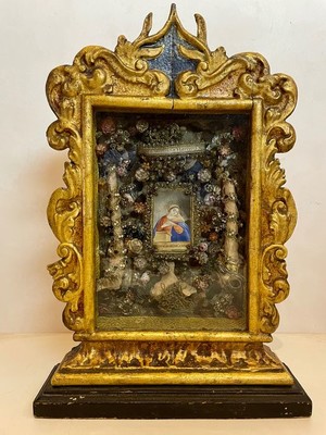 Reliquary Ecce Anchilla Dei ( Annunciation )  Multiple Ex Ossibus Relics Of .S. Venerandae Martyris style Baroque - Style en Wood / Wax Seals / Glass Covered., Spain 18 th century ( Anno 1785 )