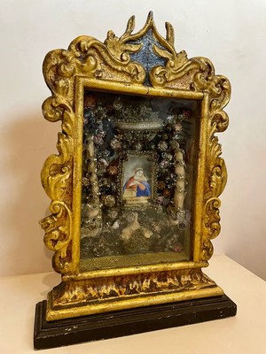 Reliquary Ecce Anchilla Dei ( Annunciation )  Multiple Ex Ossibus Relics Of .S. Venerandae Martyris style Baroque - Style en Wood / Wax Seals / Glass Covered., Spain 18 th century ( Anno 1785 )