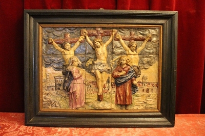 Calvary Scene en Terra-Cotta polychrome / Wooden Frame, Belgium 19th century