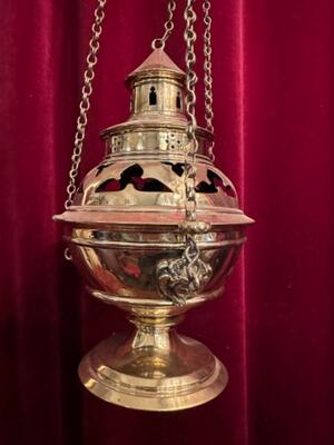 Censer-Stand  Complete With Censer And Boat  en Brass / Bronze / Polished and Varnished, Belgium  19 th century ( Anno 1865 )