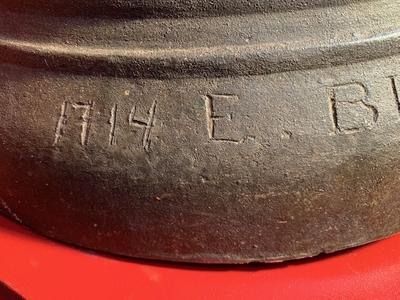 Church Bell Signed: Biron Paris. Weight 60 Kgs en Bronze, France 18 th century