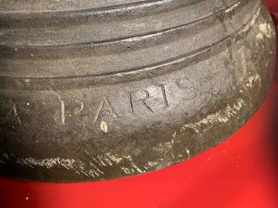 Church Bell Signed: Biron Paris. Weight 60 Kgs en Bronze, France 18 th century