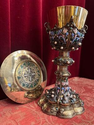 Exceptional Chalice. style Classical en SILVER GILT , ENAMEL , FLORAL DECORATION , AMETHYST CABOCHONS , PEARLS, Hungary  19 th century