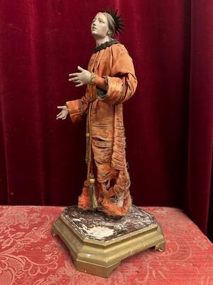 Sculpture  style Classical - Style en Wood / Fabrics / Glass Eyes, Italy  19 th century ( Anno 1880 )