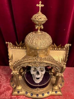 Exceptional High Quality Very Large Reliquary With Skull Of Unknown Saint style Classicistic en Bronze Gilt / Enamel, France 19 th century ( Anno 1865 )