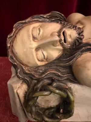 Dead Christ Statue  en Hand - Carved Wood  , Southern Germany 19 th century