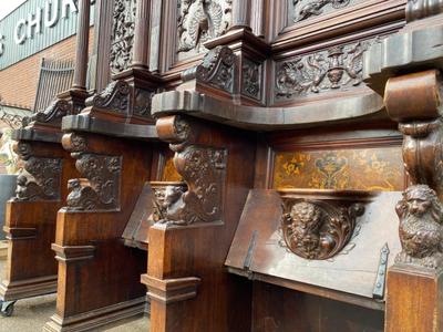 Exceptional Choir Stalls Higher Price Range en Walnut Wood, France 18 th century