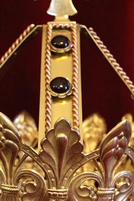 Exceptional Large Crown en Brass polished and varnished / Stones, Belgium