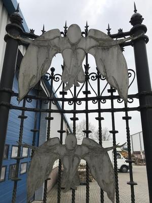 Exceptional Large Hand Forged Iron Monumental Piece Of Artwork With Angels  en Iron, 19th century