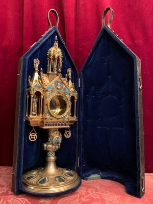 Exceptional Monstrance Stamped : J. Schreyer Aachen. Weight 2.55 Kgs. en full silver Gilt /  Precious Stones / enamel medalions / Enamel , Aachen - Germany 19th century