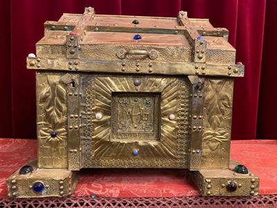 Extreme Exceptional Rare Reliquary Trunk / Case en Brass / Stones , 18 th century