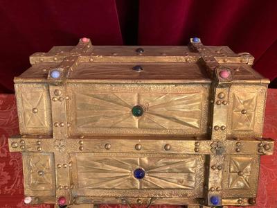 Extreme Exceptional Rare Reliquary Trunk / Case en Brass / Stones , 18 th century