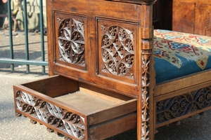 Seat  style Gothic en walnut, France 19th century