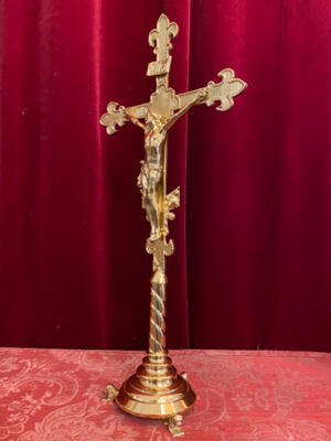 Altar - Cross style Gothic - style en Brass / Bronze / Polished and Varnished, Belgium  19 th century ( Anno 1890 )