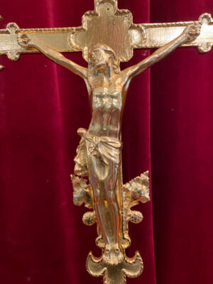 Altar - Cross style Gothic - style en Brass / Bronze / Polished and Varnished, Belgium  19 th century ( Anno 1890 )