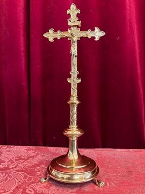 Altar - Cross style Gothic - Style en Brass / Bronze / Polished and Varnished, Belgium  19 th century ( Anno 1890 )