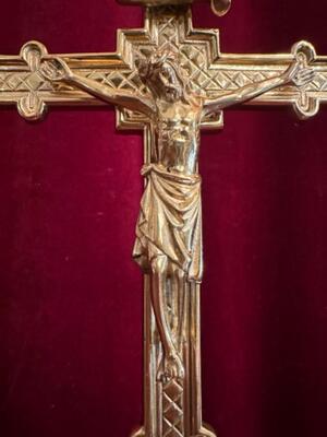 Altar - Cross style Gothic - Style en Brass / Bronze / Polished and Varnished, Belgium  19 th century ( Anno 1890 )