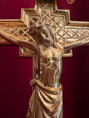 Altar - Cross style Gothic - Style en Brass / Bronze / Polished and Varnished, Belgium  19 th century ( Anno 1890 )