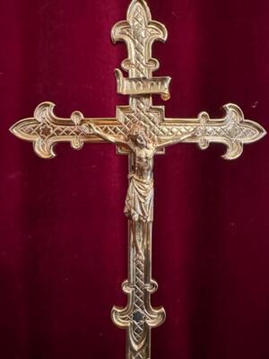 Altar - Cross style Gothic - Style en Brass / Bronze / Polished and Varnished, Belgium  19 th century ( Anno 1890 )