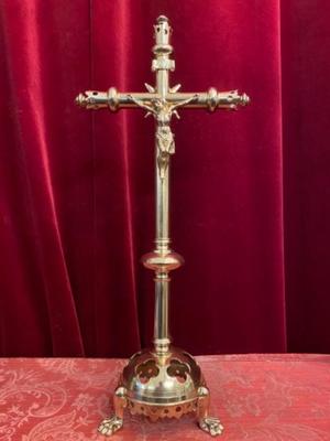 Altar - Cross style Gothic - style en Brass / Bronze / Polished and Varnished, Belgium 19 th century ( Anno 1890 )