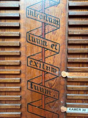 Attendance – Board style Gothic - Style en Wood Pitch - Pine, Belgium  19 th century ( Anno 1865 )