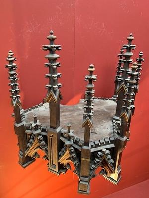 Baldachin style Gothic - style en Oak wood, Belgium 19th century ( anno 1875 )