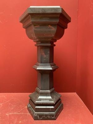 Baptismal Font style Gothic - style en Marble, Italy 20th century ( 1950 )